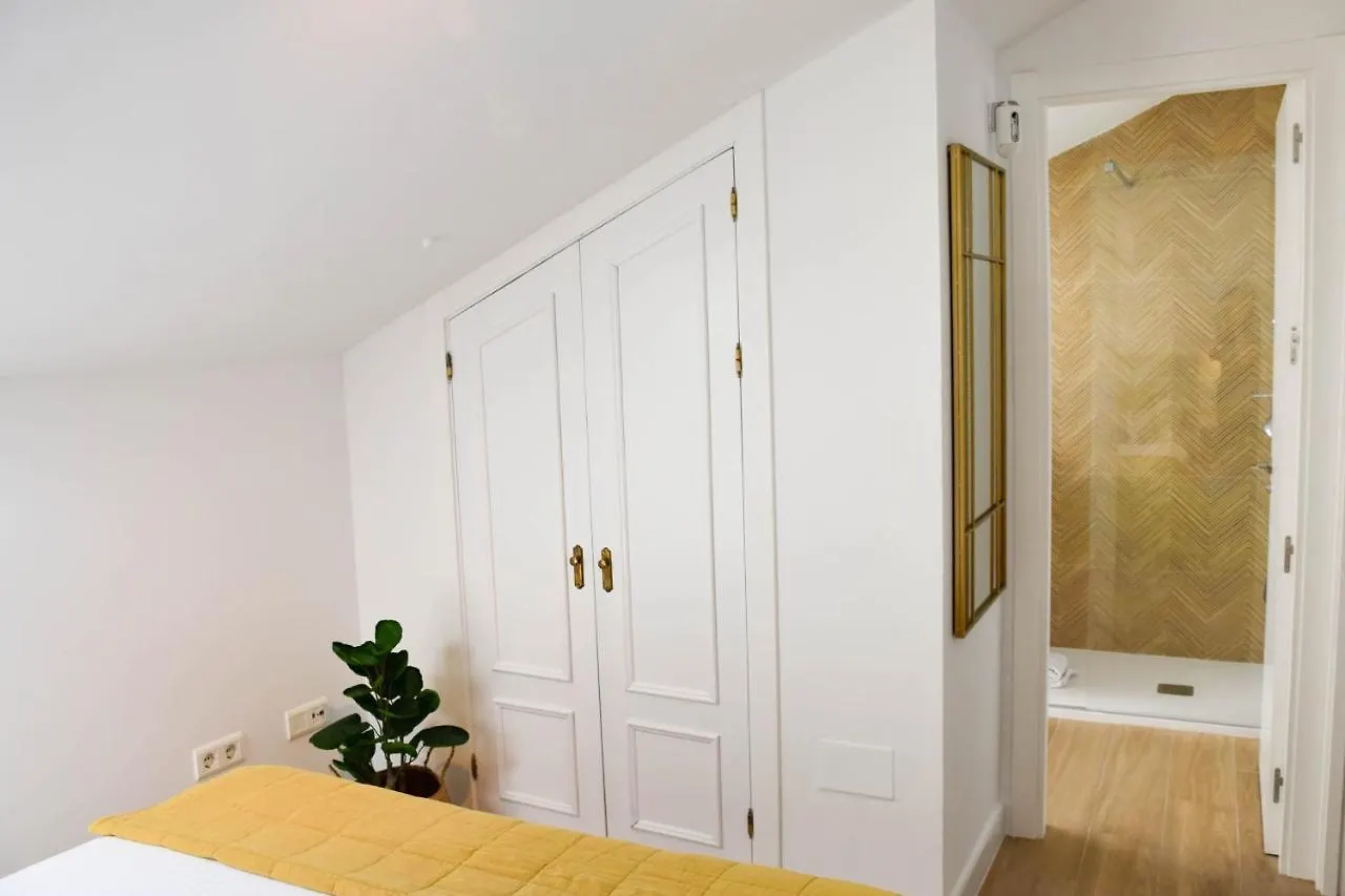 Apartment Holidays2Malaga Trinidad Renovated 1 Bedroom Penthouse Close To City Center