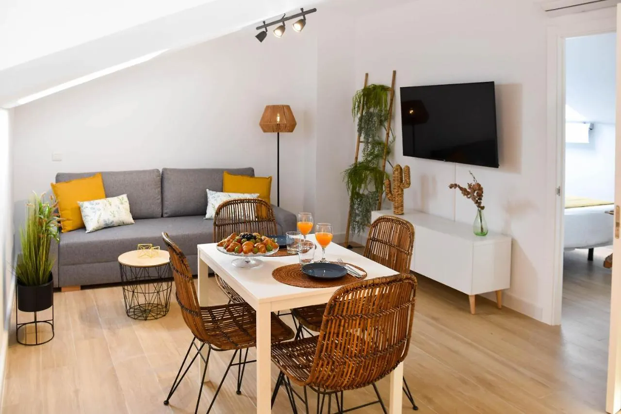 Holidays2Malaga Trinidad Renovated 1 Bedroom Penthouse Close To City Center location